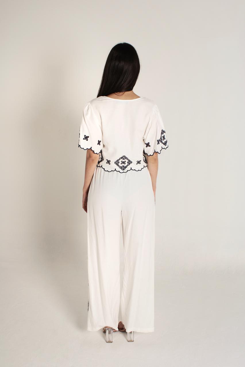 WHITE PANTS WITH EMBROIDERY
