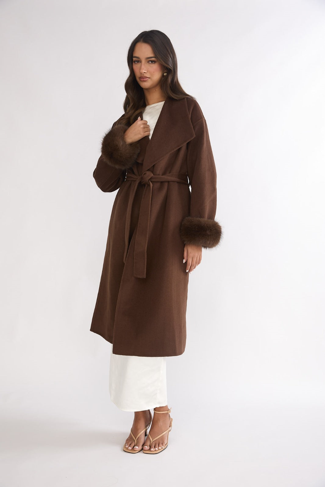 BROWN COAT FUR SLEEVES