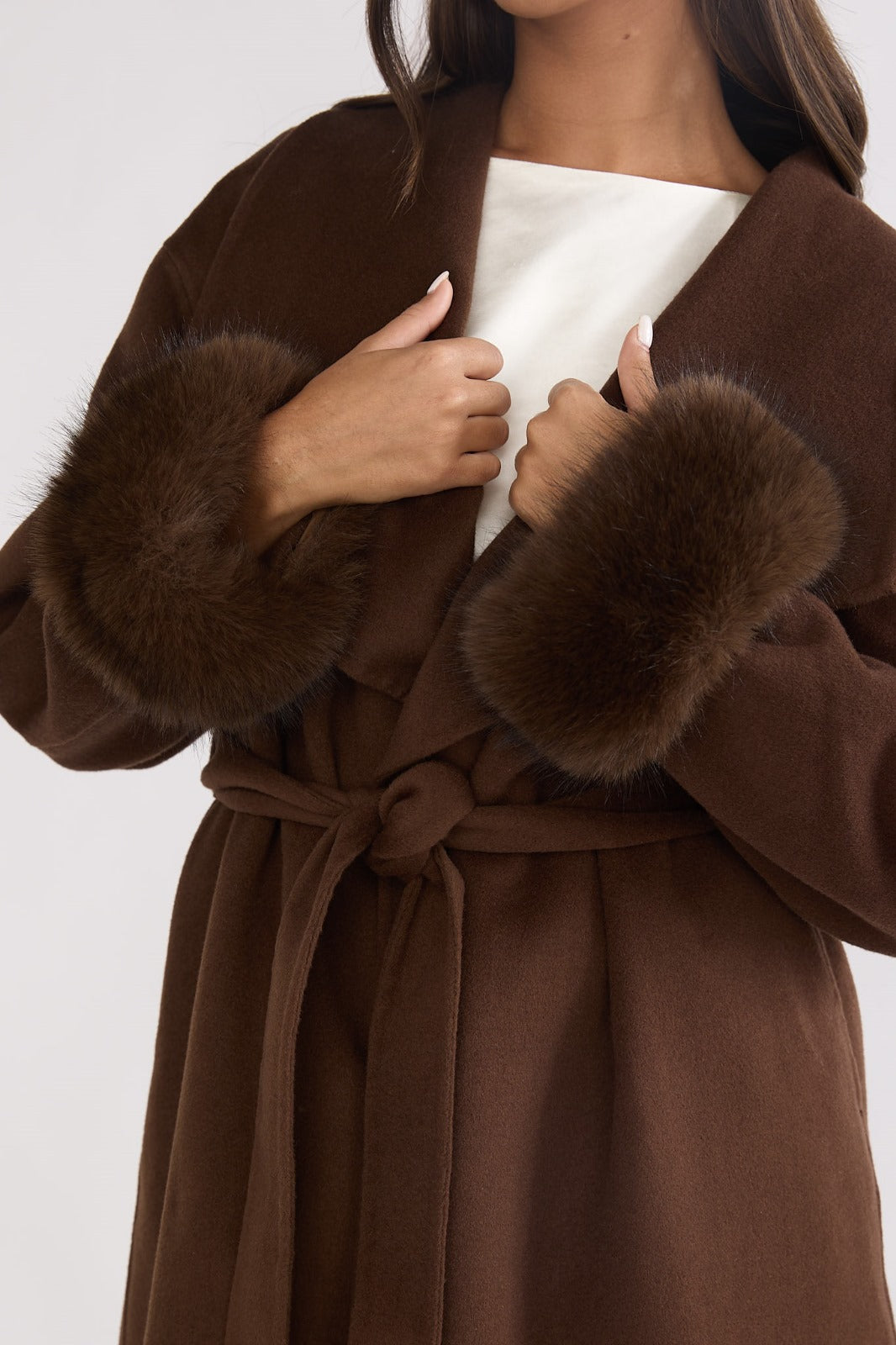 BROWN COAT FUR SLEEVES