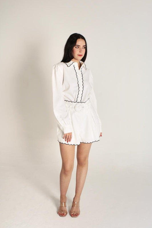 WHITE SHORTS WITH BLACK LINES