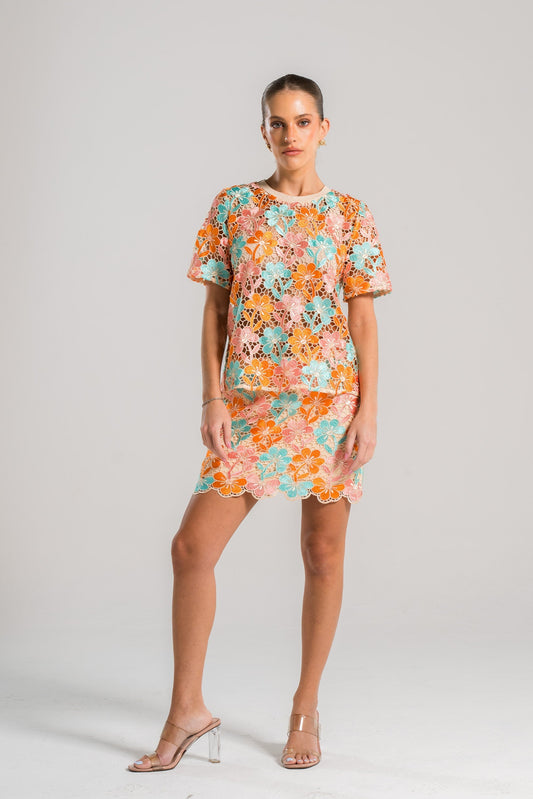 BLUSA BORDADA CON FLORES